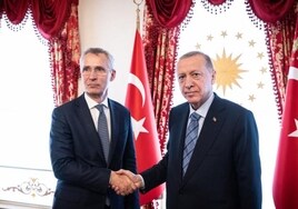 Suecia hace méritos ante Turquía para entrar en la OTAN: extradita a un kurdo reclamado por Ankara