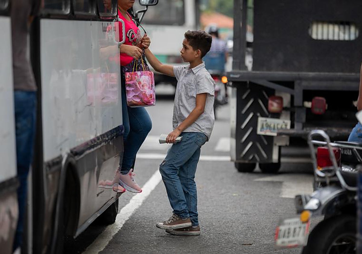 Niños en las calles en Venezuela sin ir a clases