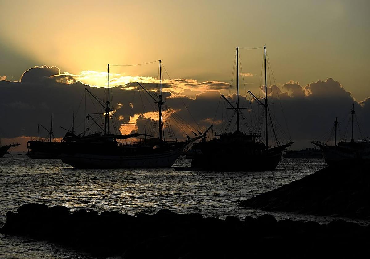 Barcos turísticos en Denpasar, Bali