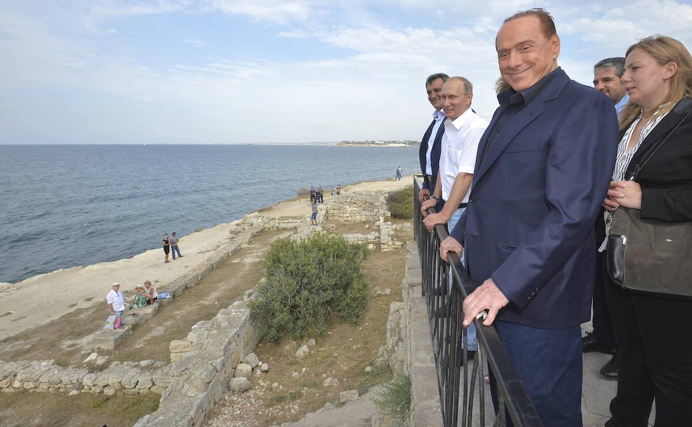 Visita a Crimea del presidente de Rusia, Vladimir Putin, y el ex primer ministro de Italia Silvio Berlusconi en 2015