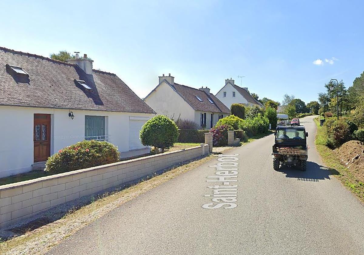 Una de las calles principales Saint-Herbot, en Plonévez-du-Faou, Bretaña