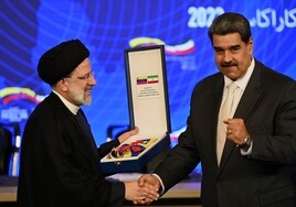 Maduro firma con el Gobierno de Irán unos acuerdos petroleros opacos pese a las sanciones