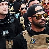 De «club de bebedores patrióticos» a peligroso grupo de odio: así son los Proud Boys que apoyan a Trump