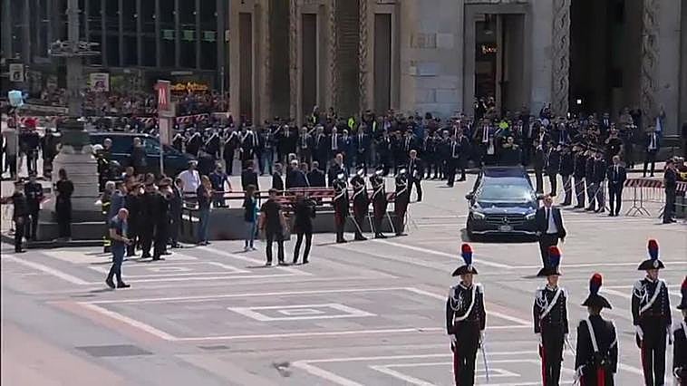 Adiós a Berlusconi con honores en un funeral de Estado en la catedral de Milán