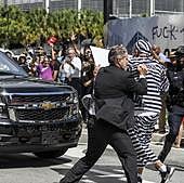 Mitad protesta, mitad espectáculo: «Esto echa más gasolina al fuego»