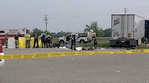Mueren al menos 15 personas en Canada en un accidente cuando iban en microbus a un casino
