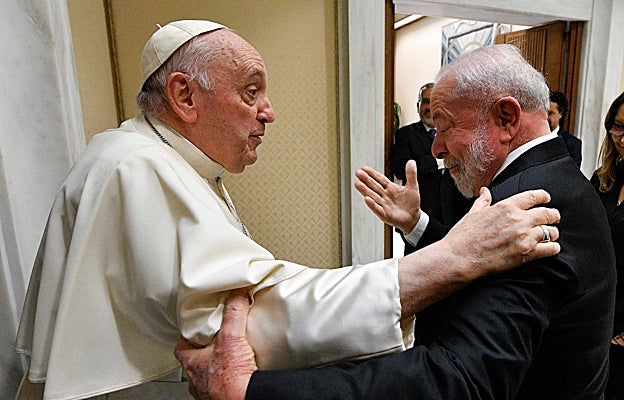 El Papa se reunió con Lula da Silva y la primera dama de Brasil, Rosangela da Silva