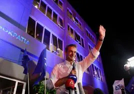 La derecha de Mitsotakis arrasa en Grecia y obtiene la mayoría absoluta