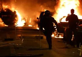 Segunda noche de violencia en los suburbios de París y otras ciudades francesas