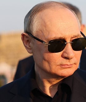 Imagen secundaria 2 - El presidente ruso ha estado en el foro de 'Ideas fuertes para el nuevo tiempo' en Moscú y también visitando Daguestán