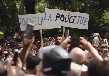 El policía que mató a un adolescente en Francia pide «perdón» a la familia: «Está destrozado»