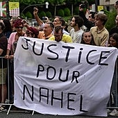 Entierro multitudinario del joven tiroteado por un policía cuya muerte ha incendiado Francia: «¡Justicia para Nahel!»