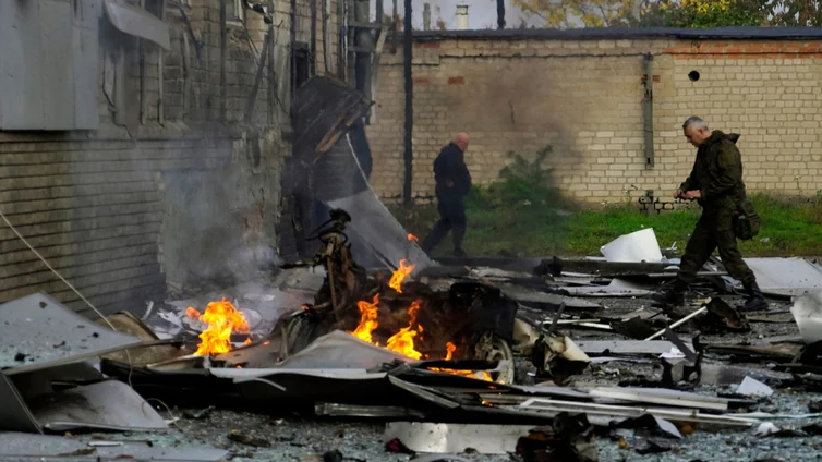 Ucrania acusa a Rusia de «destruir completamente» una estación de tren en la provincia de Járkov
