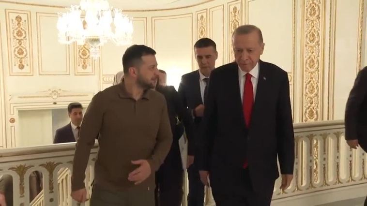 Zelensky homenajea a los caídos al cumplirse 500 días de la invasión