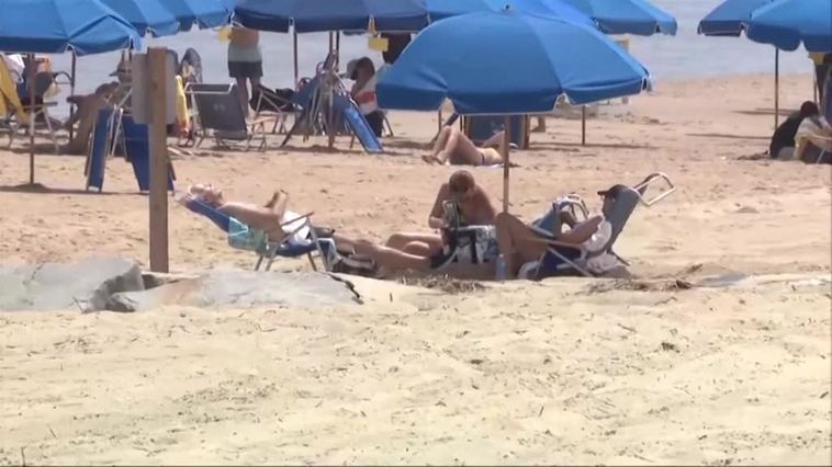 Joe Biden se relaja en la playa antes de viajar a Europa a la reunión de la OTAN