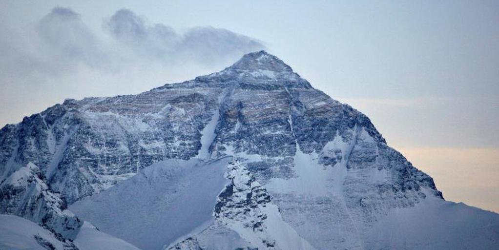 Mueren cinco Turistas tras estrellarse el helicoptero en el que viajaban cerca del Monte Everest