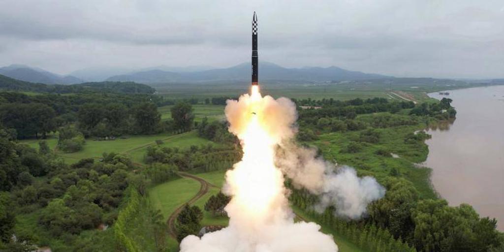 Corea del Norte reconoce haber lanzado un nuevo misil intercontinental de combustible sólido