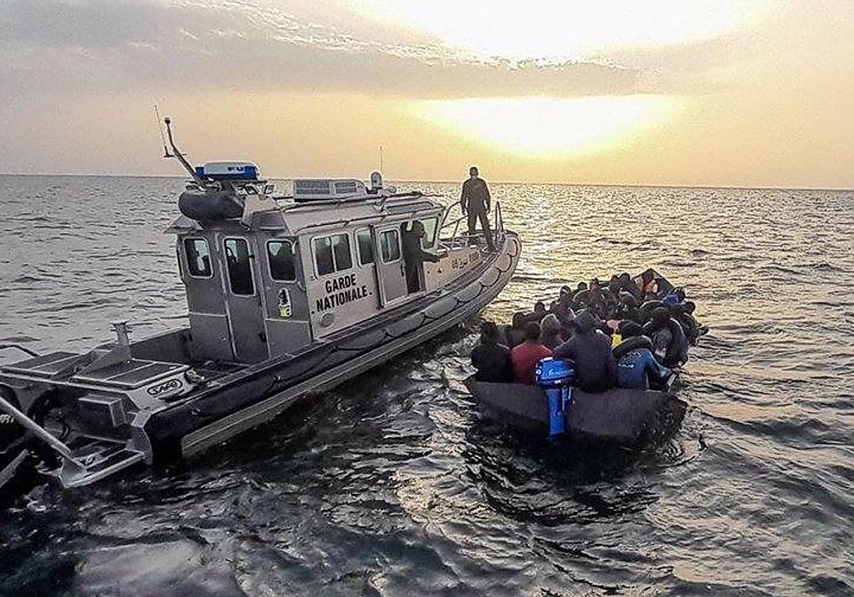 La Guardia costera de Túnez intercepta una embarcación con migrantes en las costas de Sfax