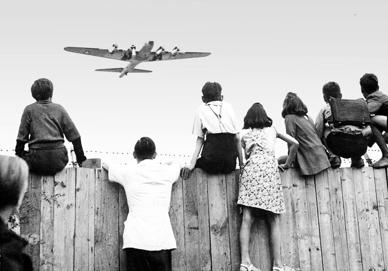 El Puente Aéreo comenzó el 25 de junio de 1948 y continuó durante 11 meses