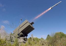 Sistemas antidefensas aéreas NASAMS, drones de combate, artillería... las nuevas armas que envía EE.UU. a Ucrania