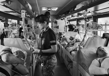 El día a día de los equipos de evacuación de la guerra de Ucrania, en imágenes