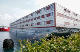 El historial polémico del barco Bibby Stockholm: sarna, casos de abusos y muertes