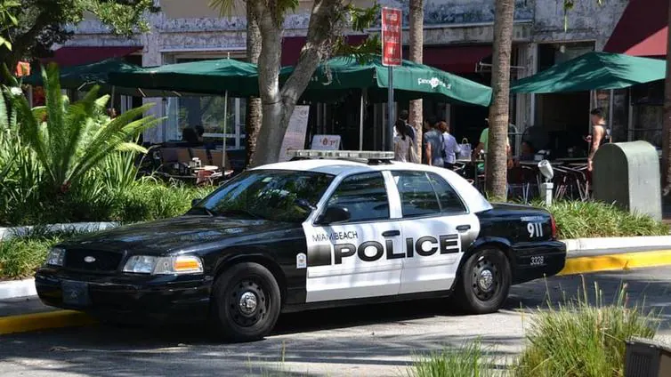 Herido grave tras dispararse a sí mismo el director de Policía de Miami-Dade