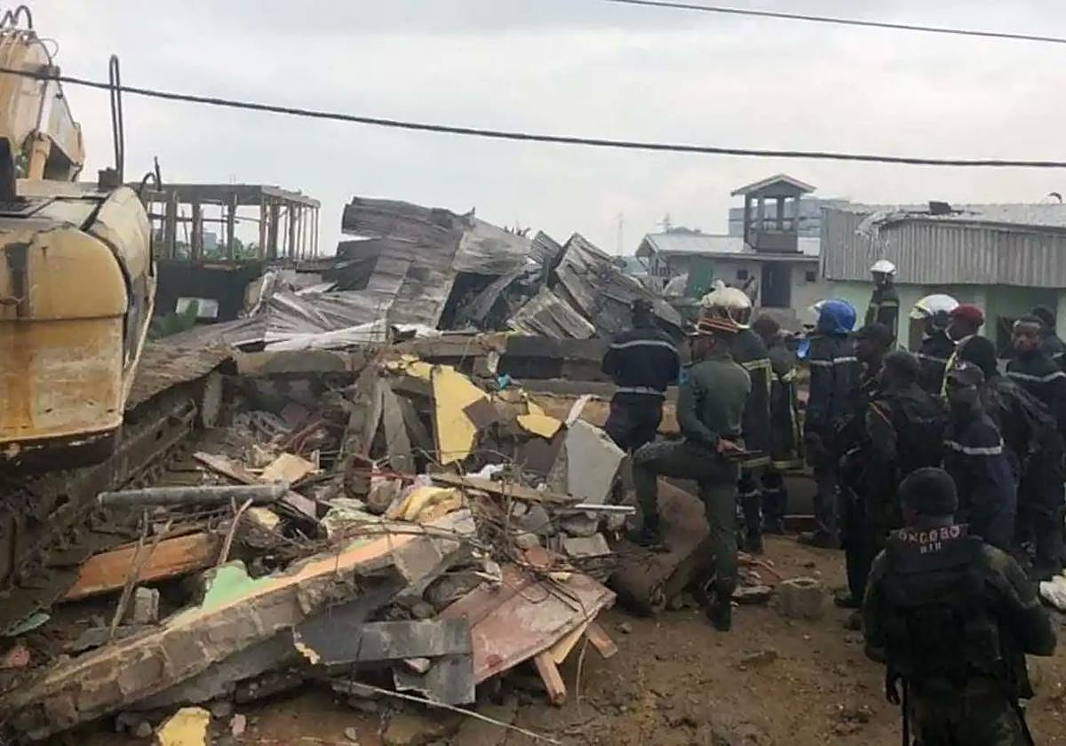 Imagen del derrumbe de un edificio en Camerún