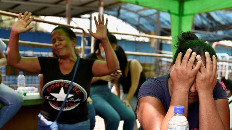 Tres ciudades bajo ataque de las mafias y masacre en una prisión de Ecuador