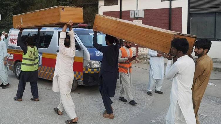 Al menos 54 muertos en un atentado suicida contra un acto del principal partido islamista de Pakistán