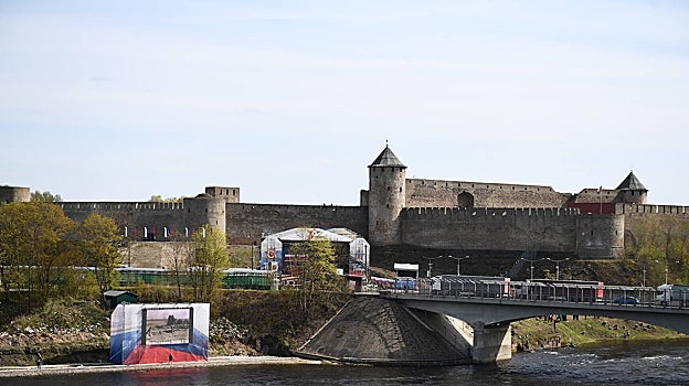 Concierto desde Ivángorod por el 9 de Mayo, provisto de pantallas para que puedan verlo los estonios de origen ruso
