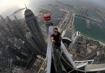 Muere Remi Lucidi, deportista extremo que escalaba grandes estructuras sin protección tras caer de un piso 68