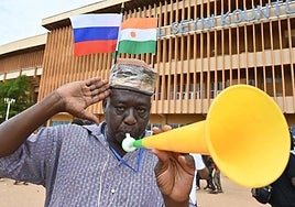 Banderitas rusas en las antiguas colonias europeas