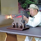 Kim Jong-un pide a las fábricas de armas de Corea del Norte que aumenten su capacidad