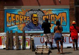 La Justicia de EEUU condena a más de cuatro años de cárcel a un expolicía implicado en la muerte de George Floyd