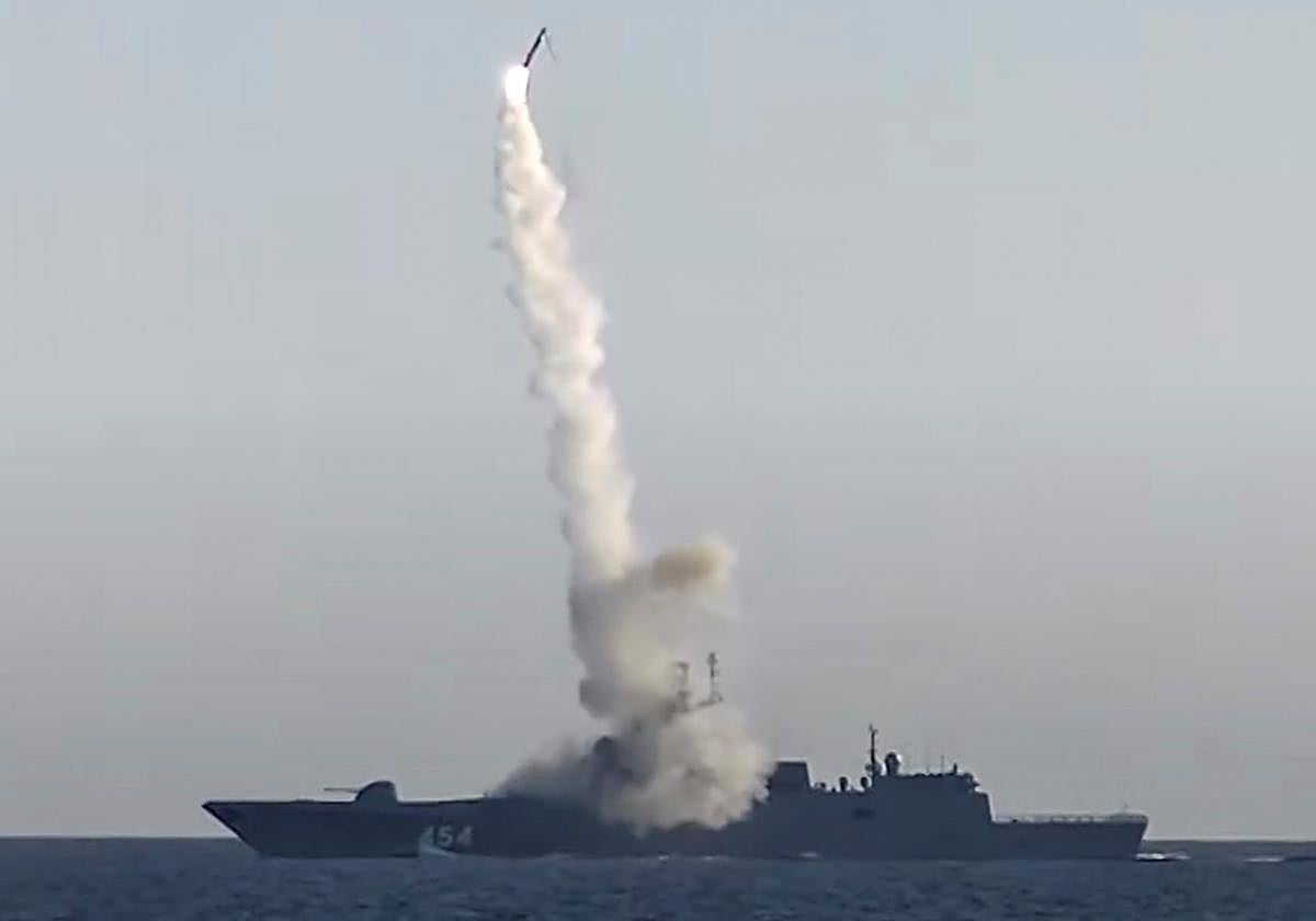 El misil hipersónico Zircon es disparado desde la fragata de misiles guiados Almirante Gorshkov