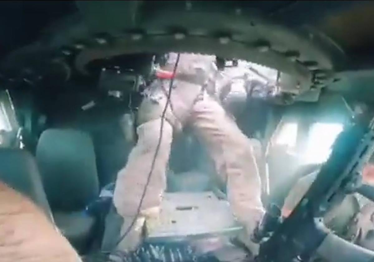 Momento previo al ataque al vehículo militar