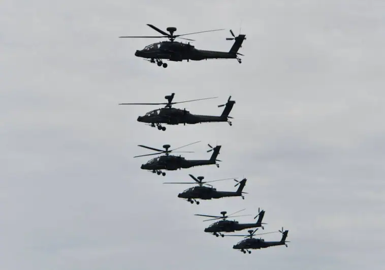 Helicópteros de ataque Apache AH-64E de fabricación estadounidense