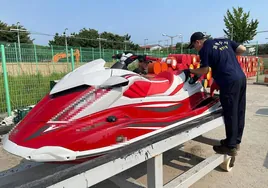 Un activista chino huye en una moto acuática hacia Corea del Sur para pedir asilo