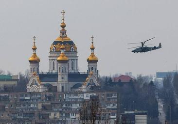 Un piloto ruso deserta y aterriza con su helicóptero en Ucrania
