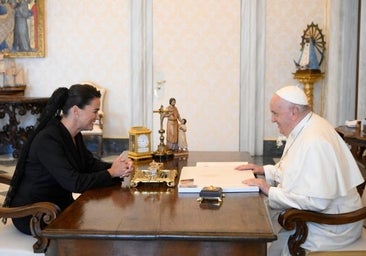 La presidenta de Hungría cierra su gira por la paz en Ucrania visitando al Papa