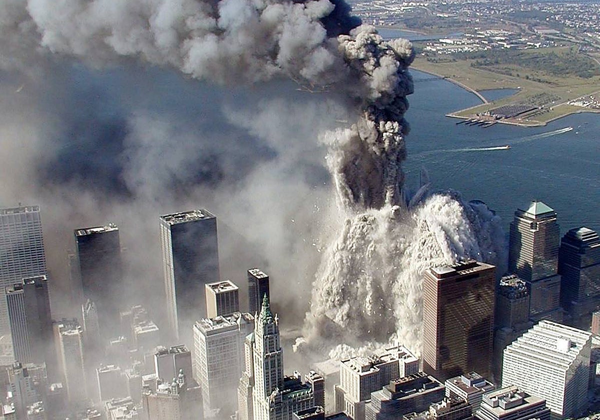 Vista aérea del atentado contra las Torres Gemelas en el World Trade Center, en Nueva York
