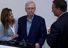 El senador republicano de EE.UU. Mitch McConnell, de 81 años, vuelve a quedarse en blanco ante la prensa