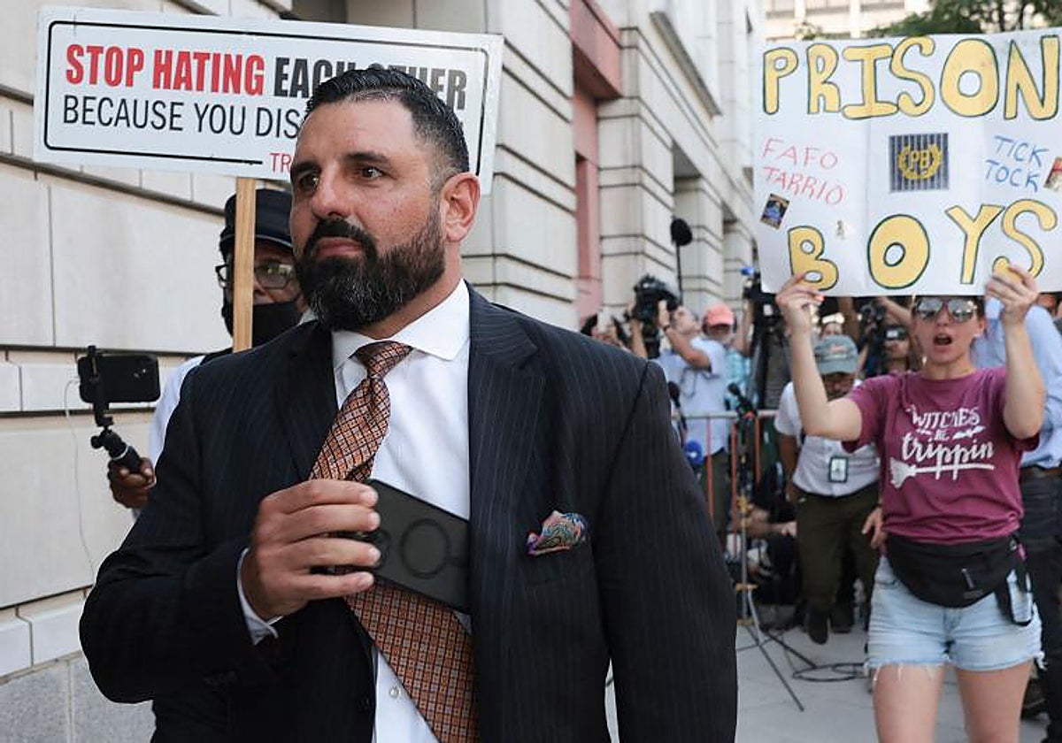 El líder de los Proud Boys, Enrico Tarrio, sentenciado por conspiración sediciosa