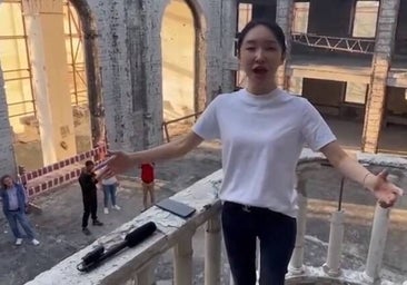 La visita de blogueros chinos a la ocupada Mariúpol irrita a Kiev: «Es un ejemplo de degradación moral»