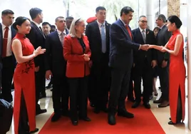 El presidente chino prefiere recibir a Maduro antes que viajar a la India