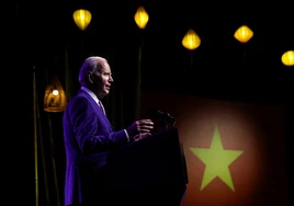 Biden corteja a Vietnam para contener a Rusia y China