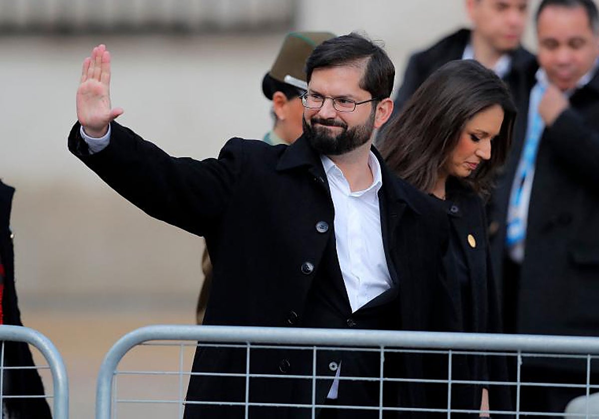 El presidente Boric entrando al Palacio de La Moneda