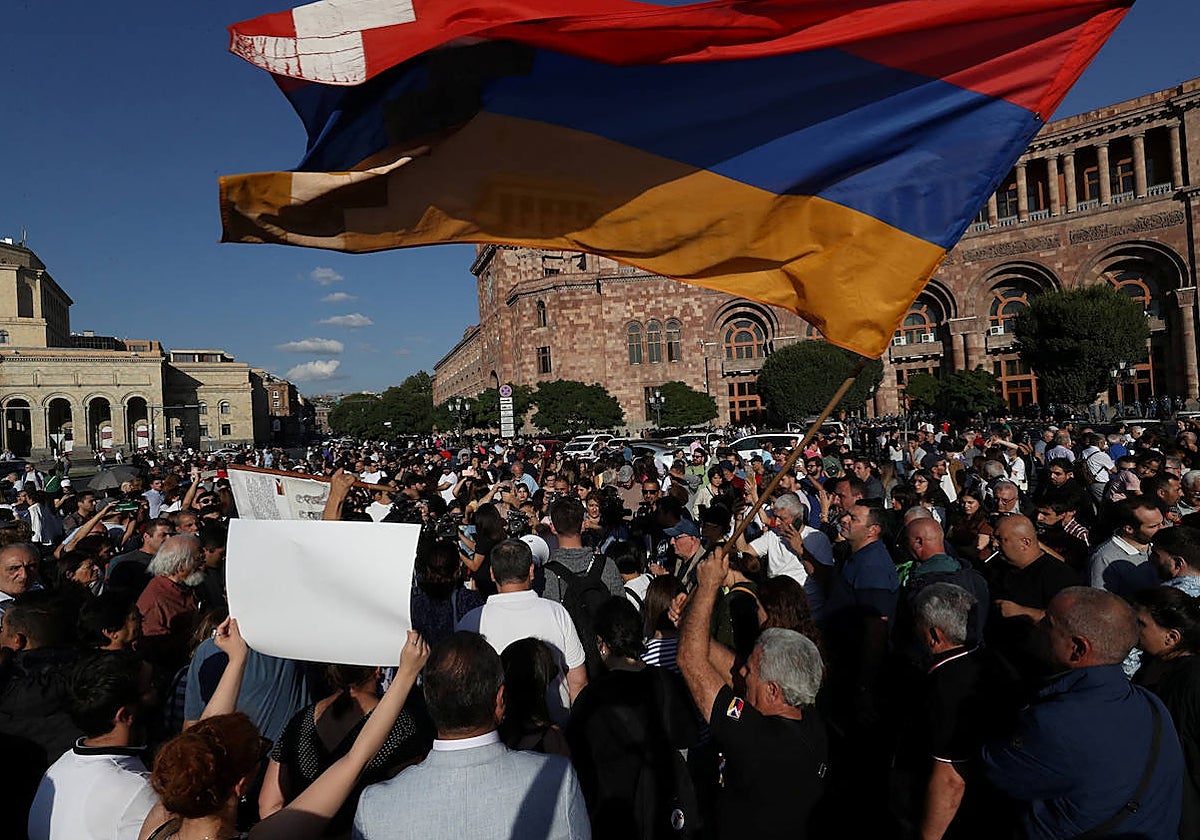 Protestas en Ereván después del nuevo estallido de violencia en Nagorno Karabaj