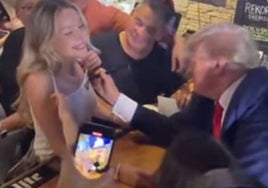 Nueva polémica en torno a Trump: firma un autógrafo en el pecho a una camarera